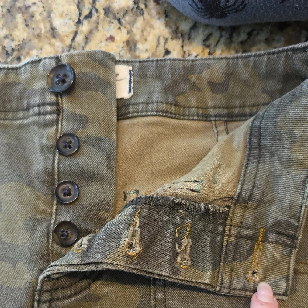 Free People We The Free Commander Camo Denim High Rise Raw Hem Shorts Size 25 - Picture 9 of 13